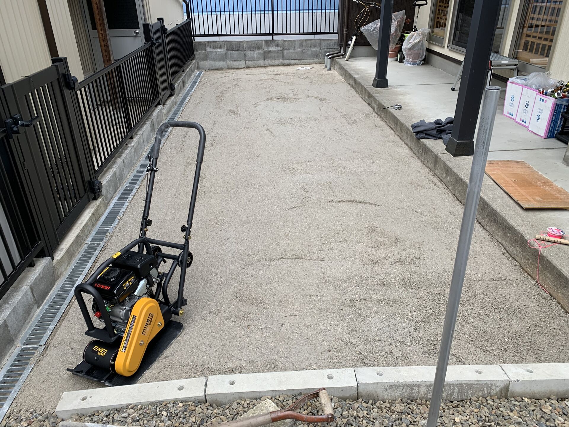 中屋邸砕石転圧